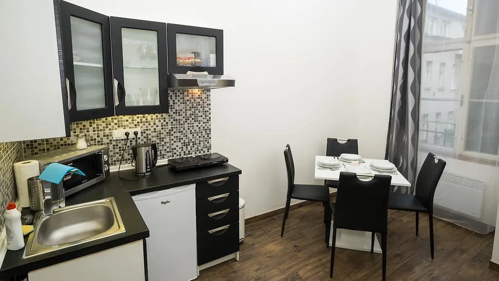 Black & White Apartment Prague By Wenceslas Square And Muzeum