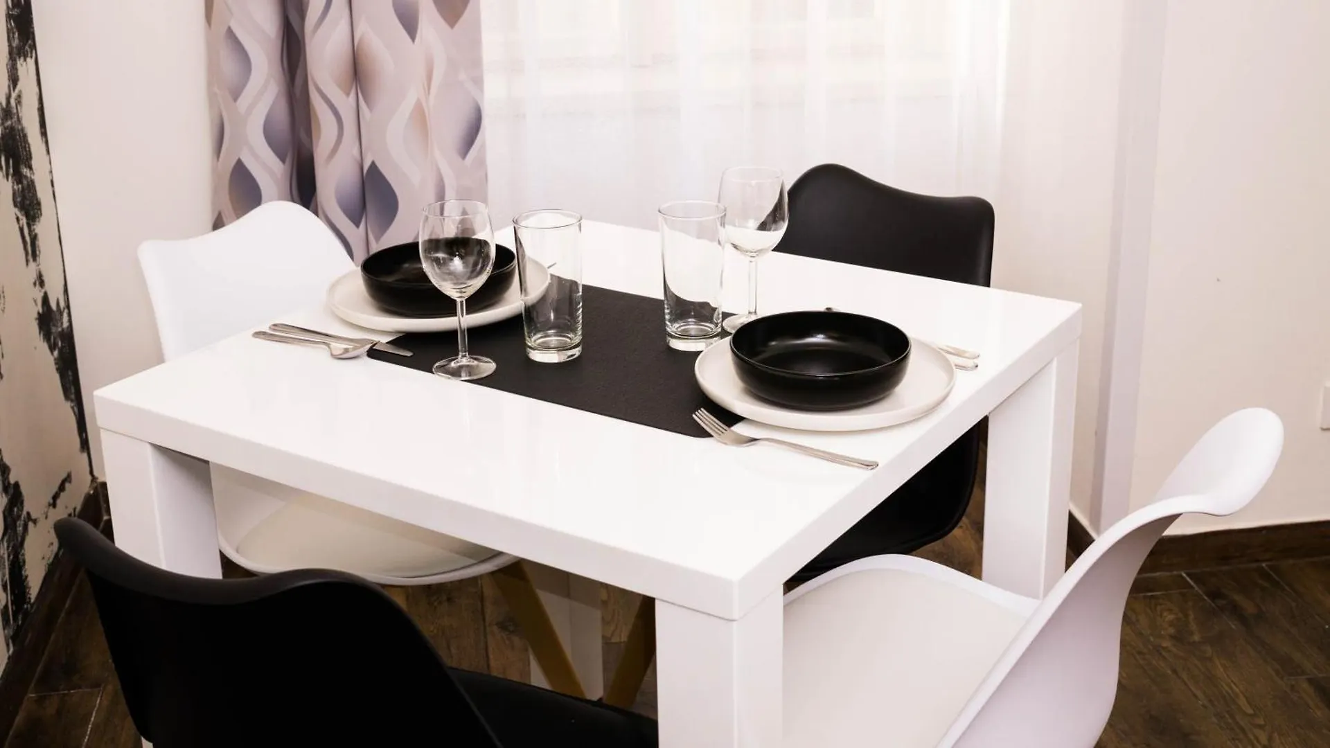 Black & White Apartment Prague By Wenceslas Square And Muzeum