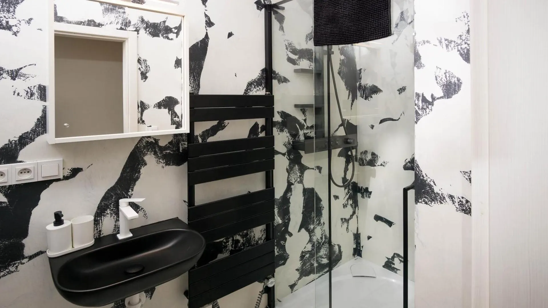 Black & White Apartment Prague By Wenceslas Square And Muzeum 0*,  Repubblica Ceca