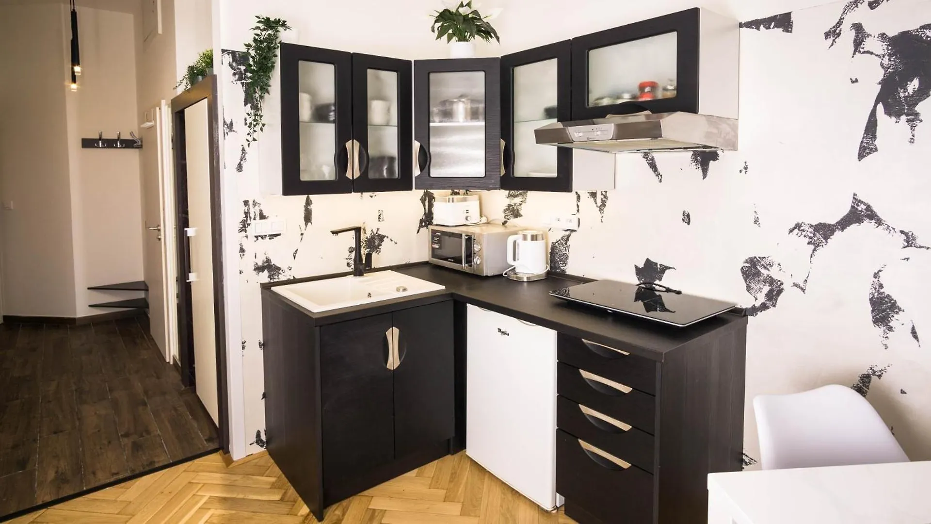 Black & White Apartment Prague By Wenceslas Square And Muzeum