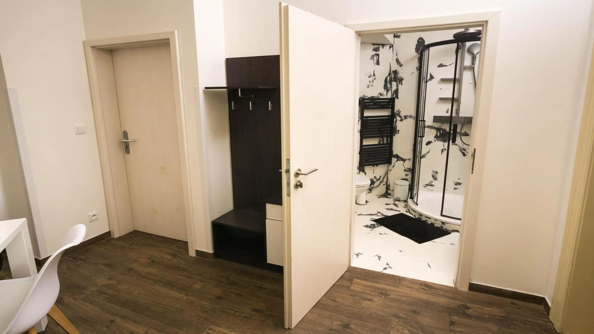Black & White Apartment Prague By Wenceslas Square And Muzeum