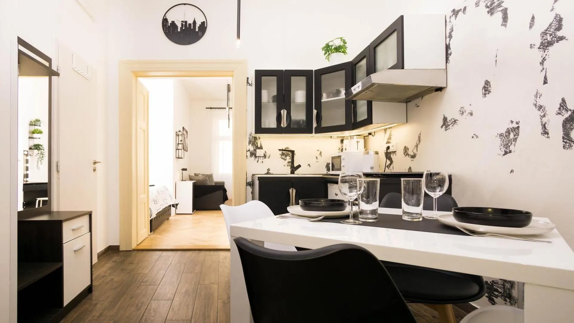 Black & White Apartment Prague By Wenceslas Square And Muzeum