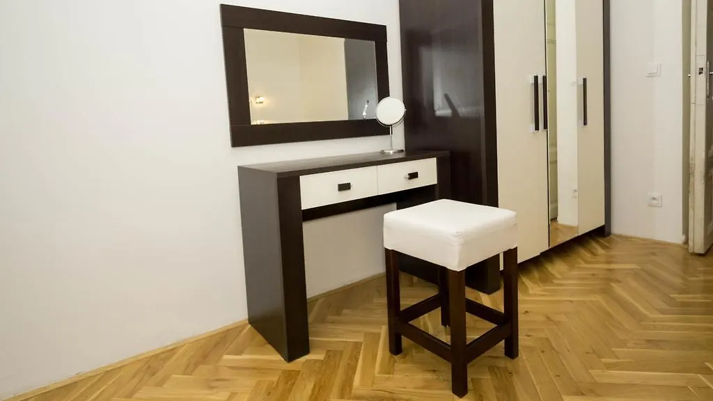 Black & White Apartment Prague By Wenceslas Square And Muzeum