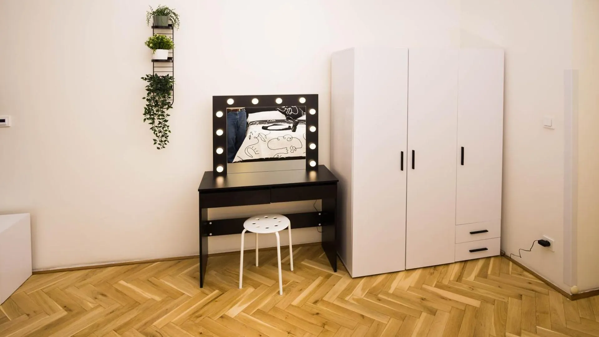 Black & White Apartment Prague By Wenceslas Square And Muzeum